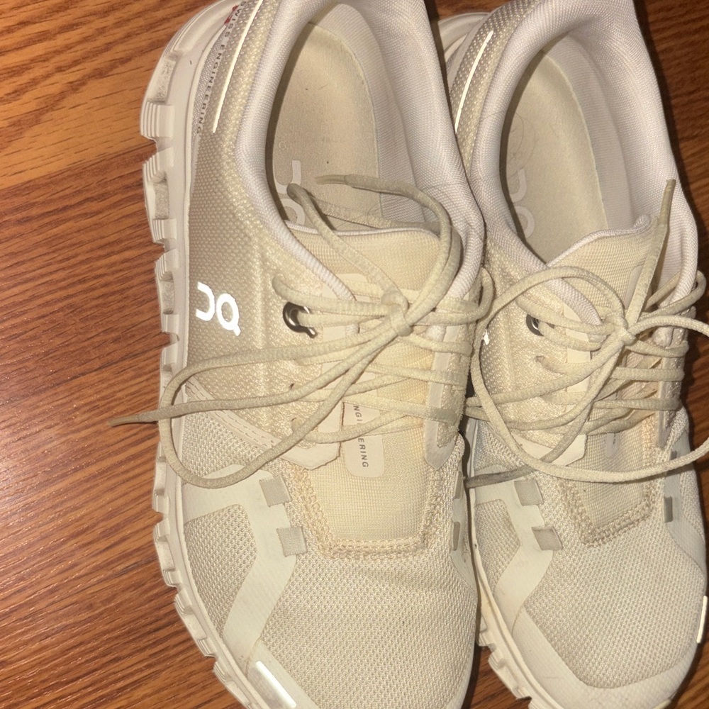 ON Women's Cream Running Shoes